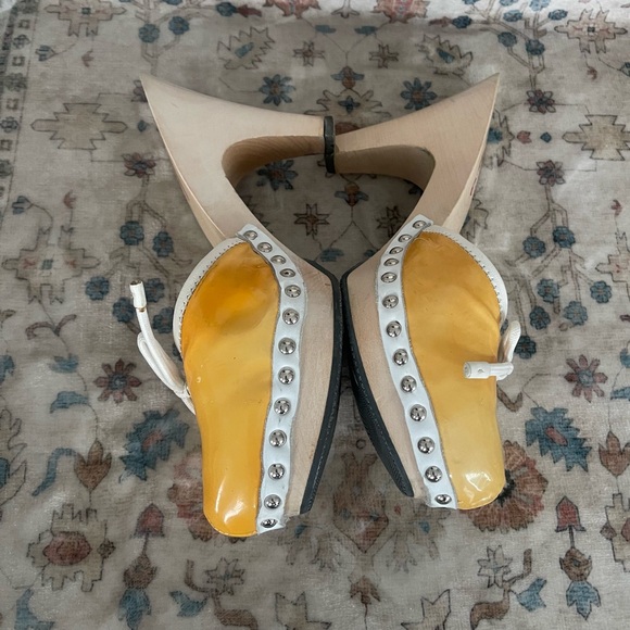 Prada Y2K Yellow Leather Mules with Bow - Picture 5 of 12